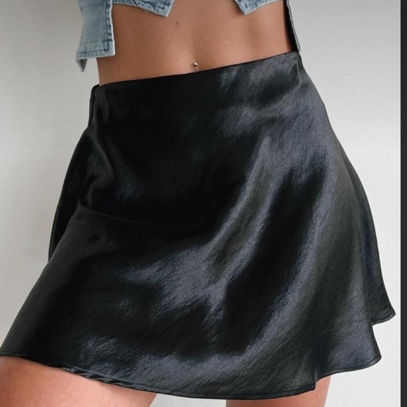 Abercrombie & Fitch Black Satin Flare Mini Skirt - Picture 2 of 6